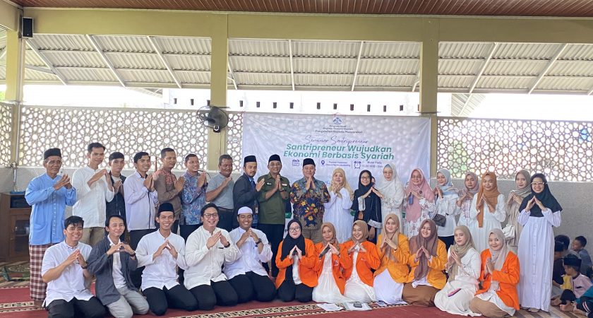 Pengabdian Kepada Masyarakat dengan Tema “Santripreneur Wujudkan Ekonomi Berbasis Syariah”